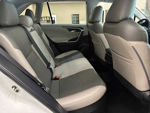 Certified 2020 Toyota RAV4 XLE w/ Convenience Package AWD/4WD image 32