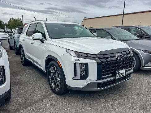 Used 2023 Hyundai Palisade Limited AWD/4WD image 2