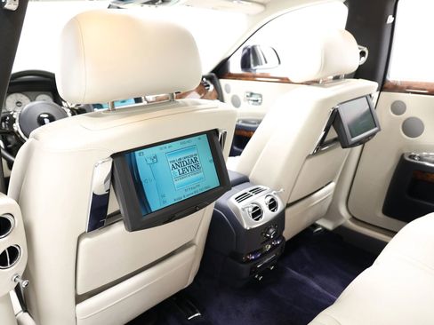 Used 2015 Rolls-Royce Ghost RWD image 64