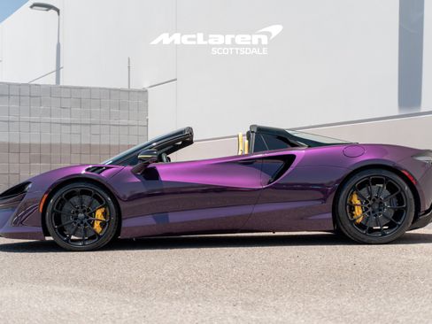 Used 2025 McLaren Artura Spider RWD image 4