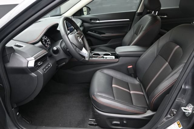Used 2024 Nissan Altima 2.5 SR FWD image 7