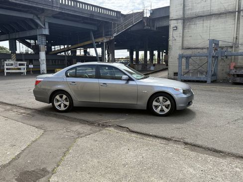 Used 2007 BMW 530xi Sedan AWD/4WD image 12