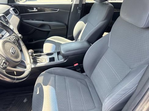 Used 2017 Kia Sorento FWD w/ LX Convenience Package image 18