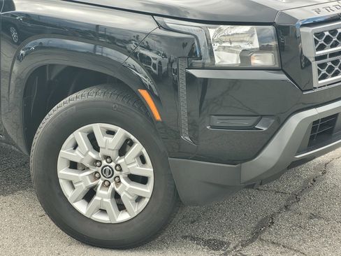 Used 2023 Nissan Frontier SV image 9
