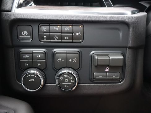 New 2026 Chevrolet Suburban Premier AWD/4WD image 16