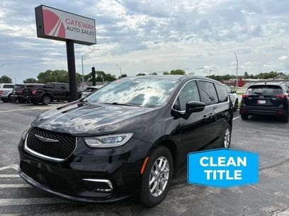 Used 2024 Chrysler Pacifica Touring-L