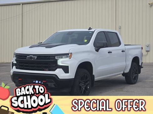 Used 2025 Chevrolet Silverado 1500 LT Trail Boss w/ Convenience Package II AWD/4WD image 3