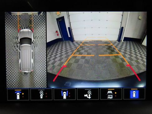 Used 2024 GMC Yukon AT4 w/ Technology Package image 16