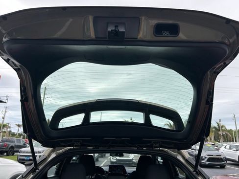 Used 2021 Toyota C-HR XLE FWD image 41