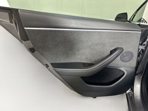 Used 2025 Tesla Model 3 Long Range AWD/4WD image 25