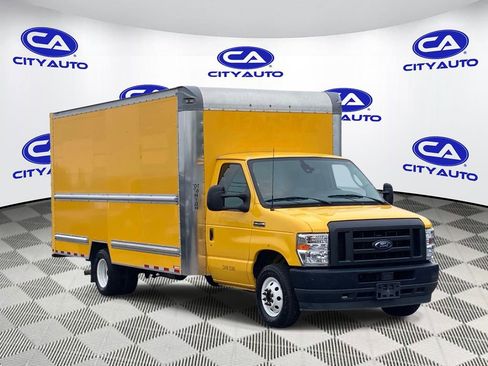 Used 2022 Ford E-350 and Econoline 350 Super Duty RWD image 1