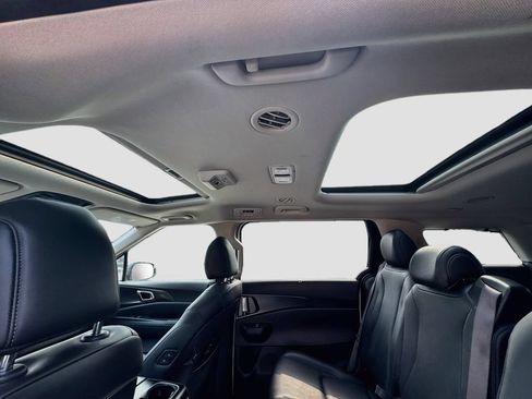 Certified 2025 Kia Carnival SX w/ SX Dark Edition Package FWD image 25