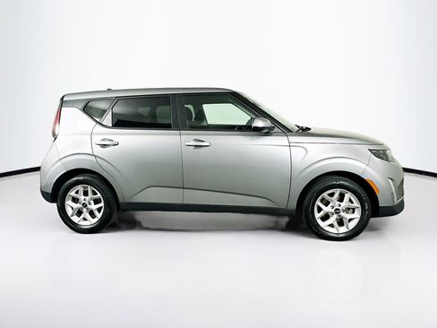 Used 2025 Kia Soul LX w/ LX Technology Package FWD image 10