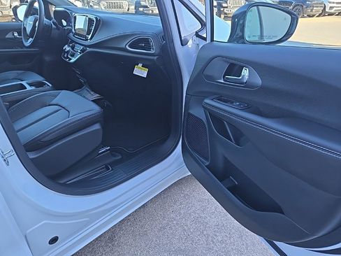 New 2026 Chrysler Pacifica Select w/ S Appearance Package image 72