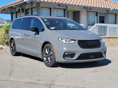 New 2024 Chrysler Pacifica Touring-L w/ S Appearance Package