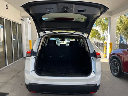 Used 2025 Nissan Rogue SV image 32