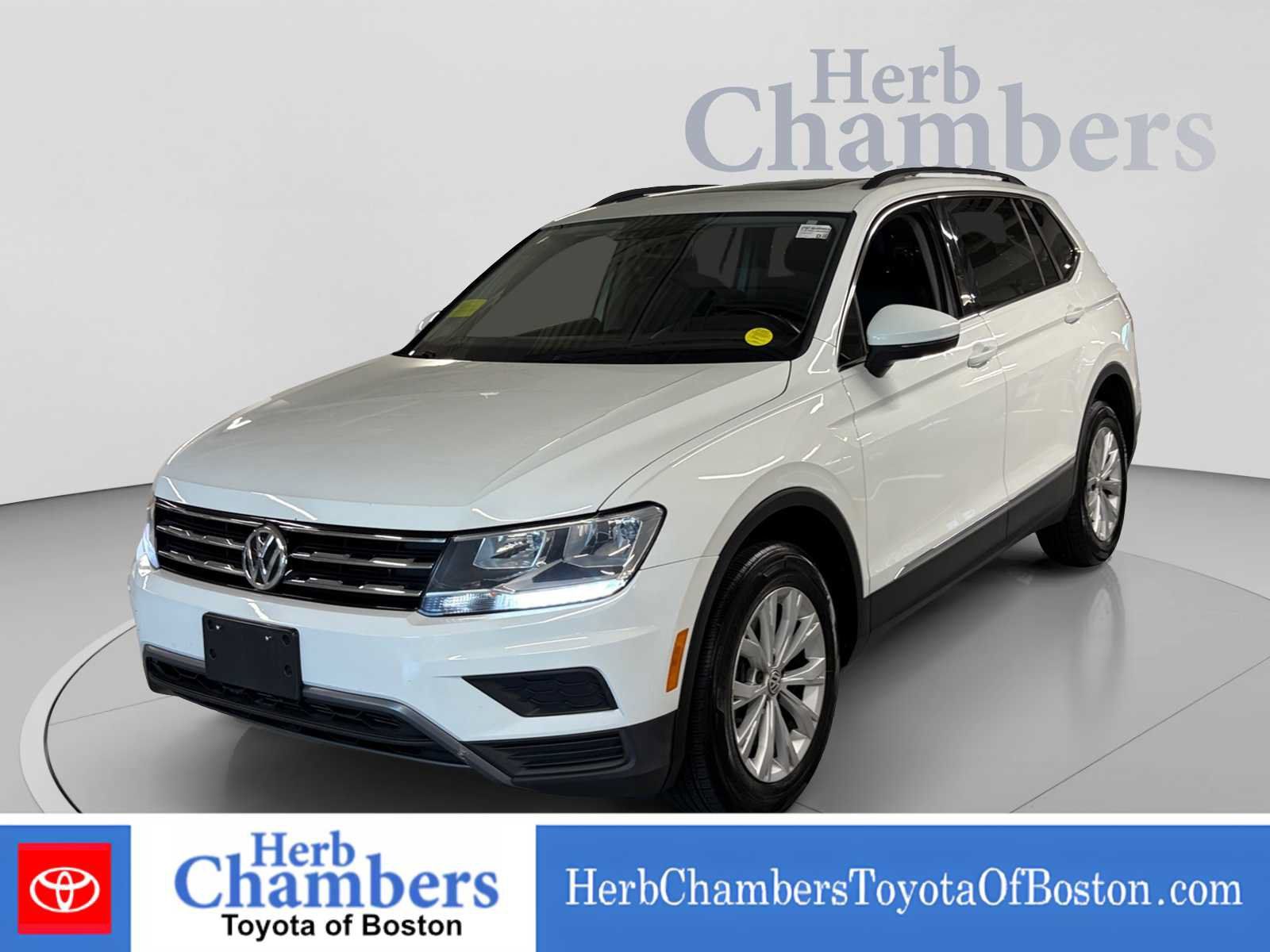 Used 2018 Volkswagen Tiguan SE w/ Panoramic Sunroof Package AWD/4WD image 12
