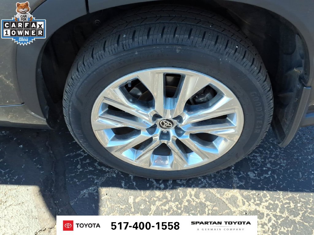 Used 2024 Toyota Highlander Limited AWD/4WD image 11