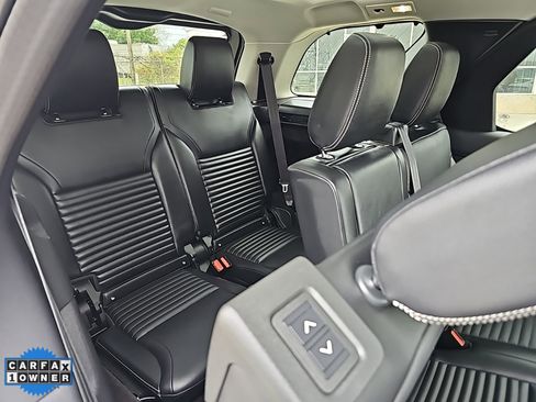 Used 2024 Land Rover Discovery S image 26