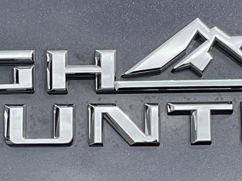 Used 2022 Chevrolet Silverado 1500 High Country w/ High Country Premium Package AWD/4WD image 8