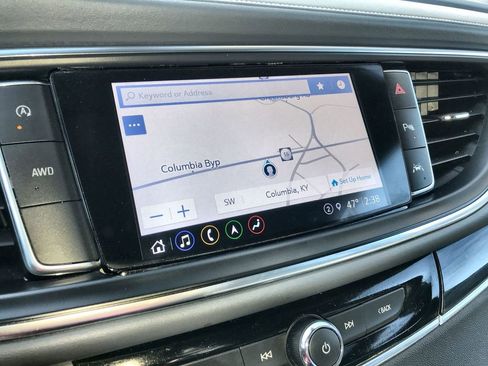 Used 2023 Buick Enclave Essence image 18