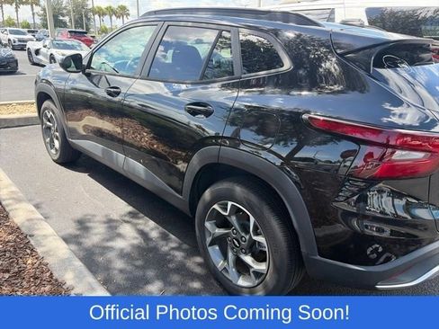 Used 2024 Chevrolet Trax LT w/ Driver Confidence Package FWD image 3
