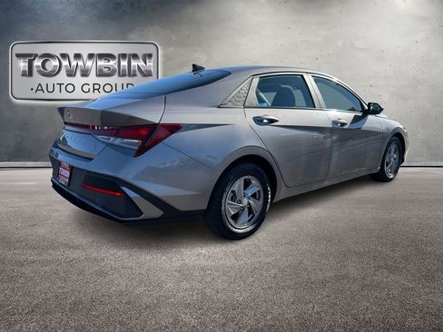 Used 2024 Hyundai Elantra SE image 4