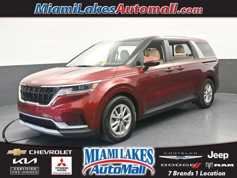Used 2024 Kia Carnival LX FWD image 1