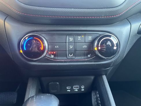 Used 2023 Chevrolet TrailBlazer RS image 30