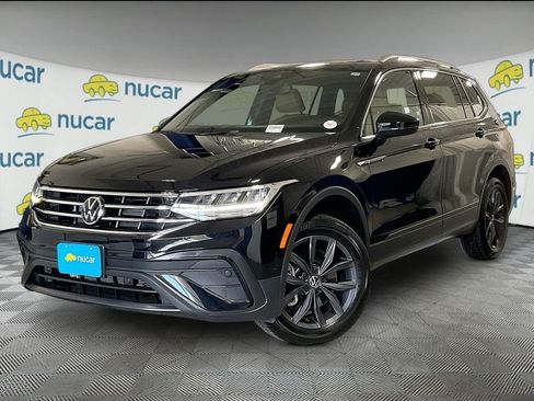 Certified 2023 Volkswagen Tiguan SE w/ Panoramic Sunroof Package AWD/4WD image 3