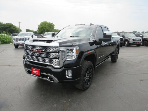 Used 2023 GMC Sierra 2500 Denali w/ Denali Black Diamond Edition AWD/4WD image 11