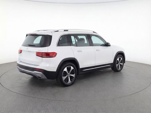 Used 2025 Mercedes-Benz GLB 250 4MATIC image 9
