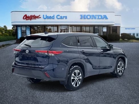 Used 2020 Toyota Highlander XLE image 5