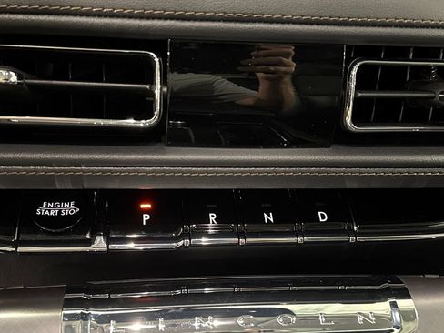 Used 2026 Lincoln Aviator AWD w/ Jet Appearance Package image 17