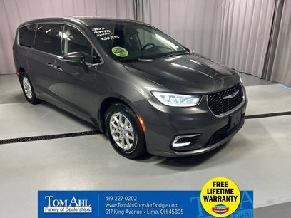 Used 2023 Chrysler Pacifica Touring-L
