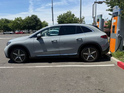 Used 2023 Mercedes-Benz EQE 500 4MATIC SUV image 2