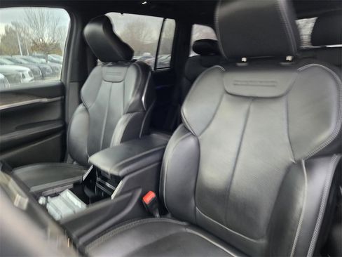 Used 2022 Jeep Grand Cherokee Overland w/ Advanced Protech Group III image 20