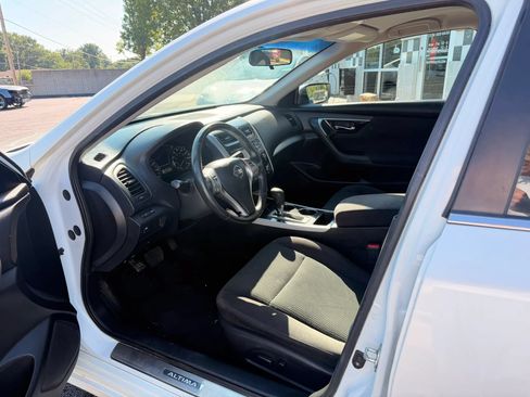 Used 2014 Nissan Altima 2.5 SV FWD image 10