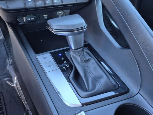 Certified 2021 Hyundai Elantra SE FWD image 25