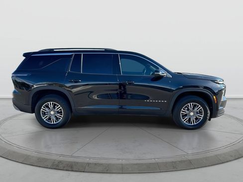 Used 2025 Chevrolet Traverse LT FWD image 9