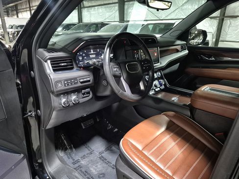 Certified 2023 GMC Yukon Denali Ultimate image 11