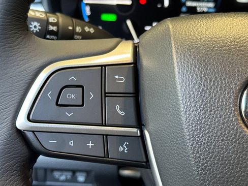 Used 2026 Toyota Sienna XLE FWD image 31