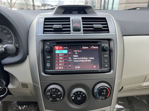 Used 2013 Toyota Corolla LE FWD image 12