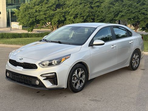 Used 2021 Kia Forte LXS FWD image 3