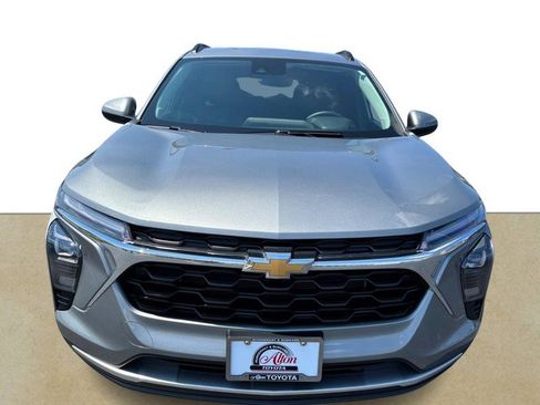 Used 2024 Chevrolet Trax LT w/ Driver Confidence Package FWD image 9