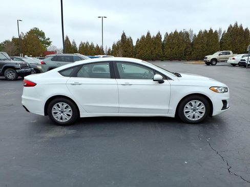 Used 2019 Ford Fusion S image 2