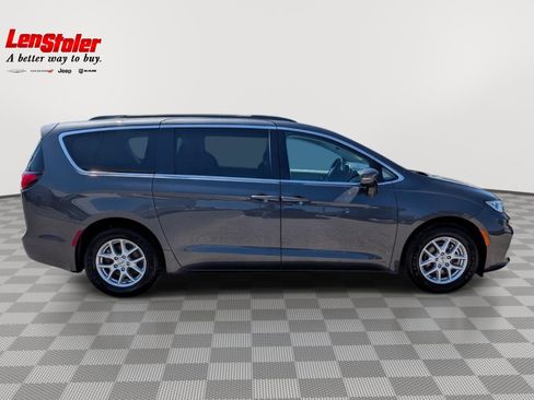 Used 2022 Chrysler Pacifica Touring-L image 6