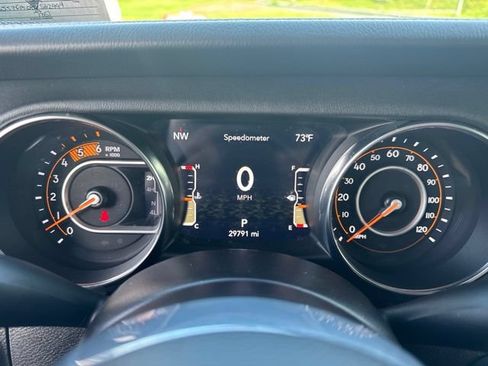 Used 2023 Jeep Gladiator Overland AWD/4WD image 15