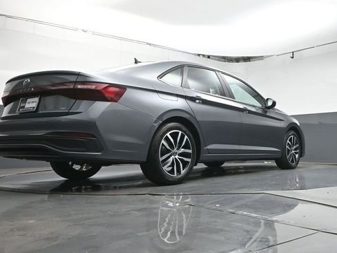 Used 2025 Volkswagen Jetta SE image 37