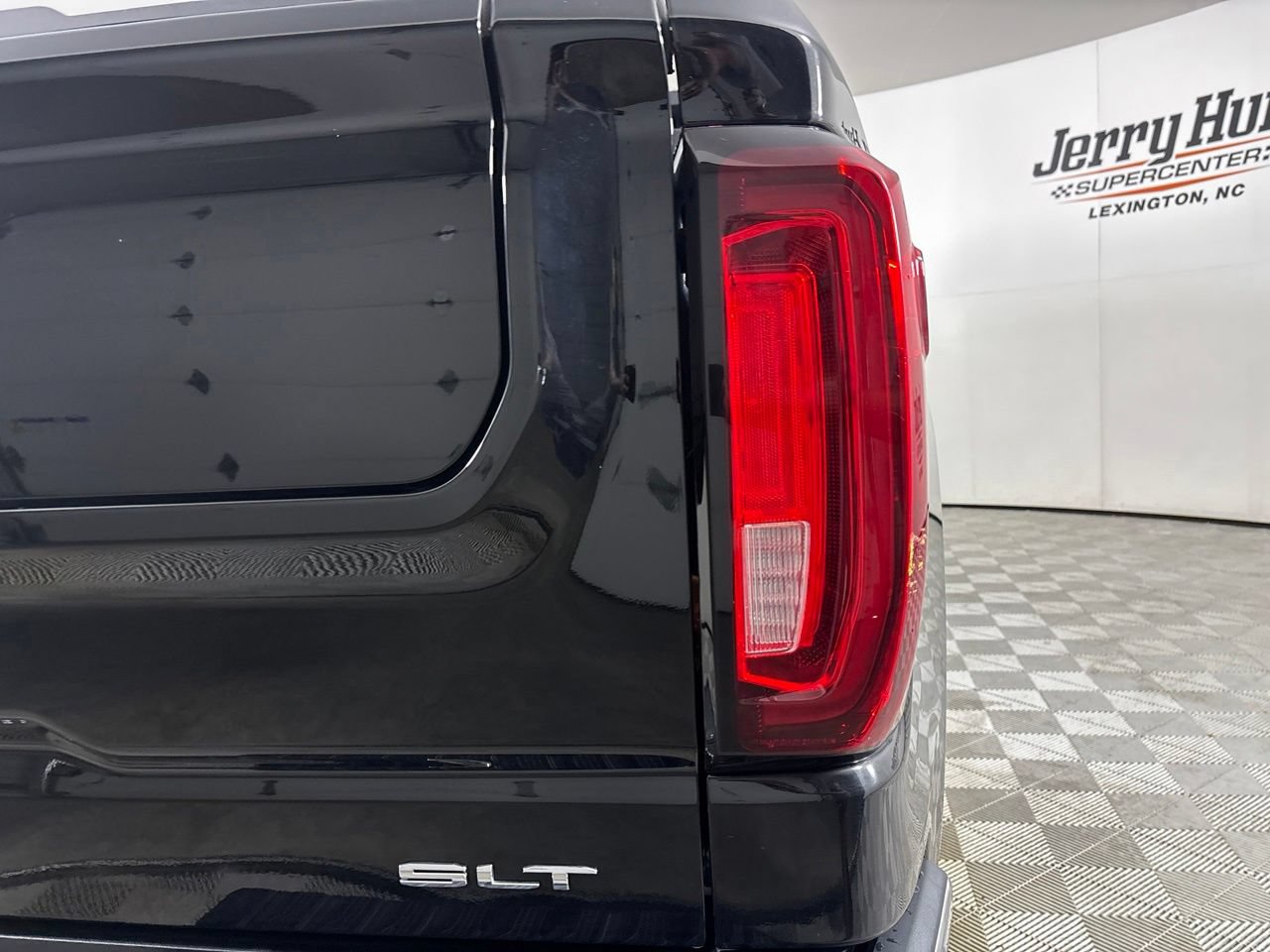 Used 2022 GMC Sierra 1500 SLT AWD/4WD image 36